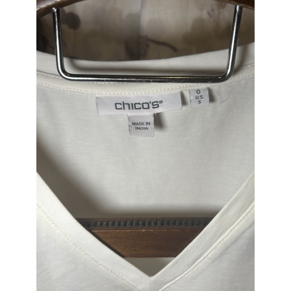 Chicos Small Gold Foil Short Sleeve Top Chicos 0 Pink Palms Metallic Gold - Picture 9 of 11